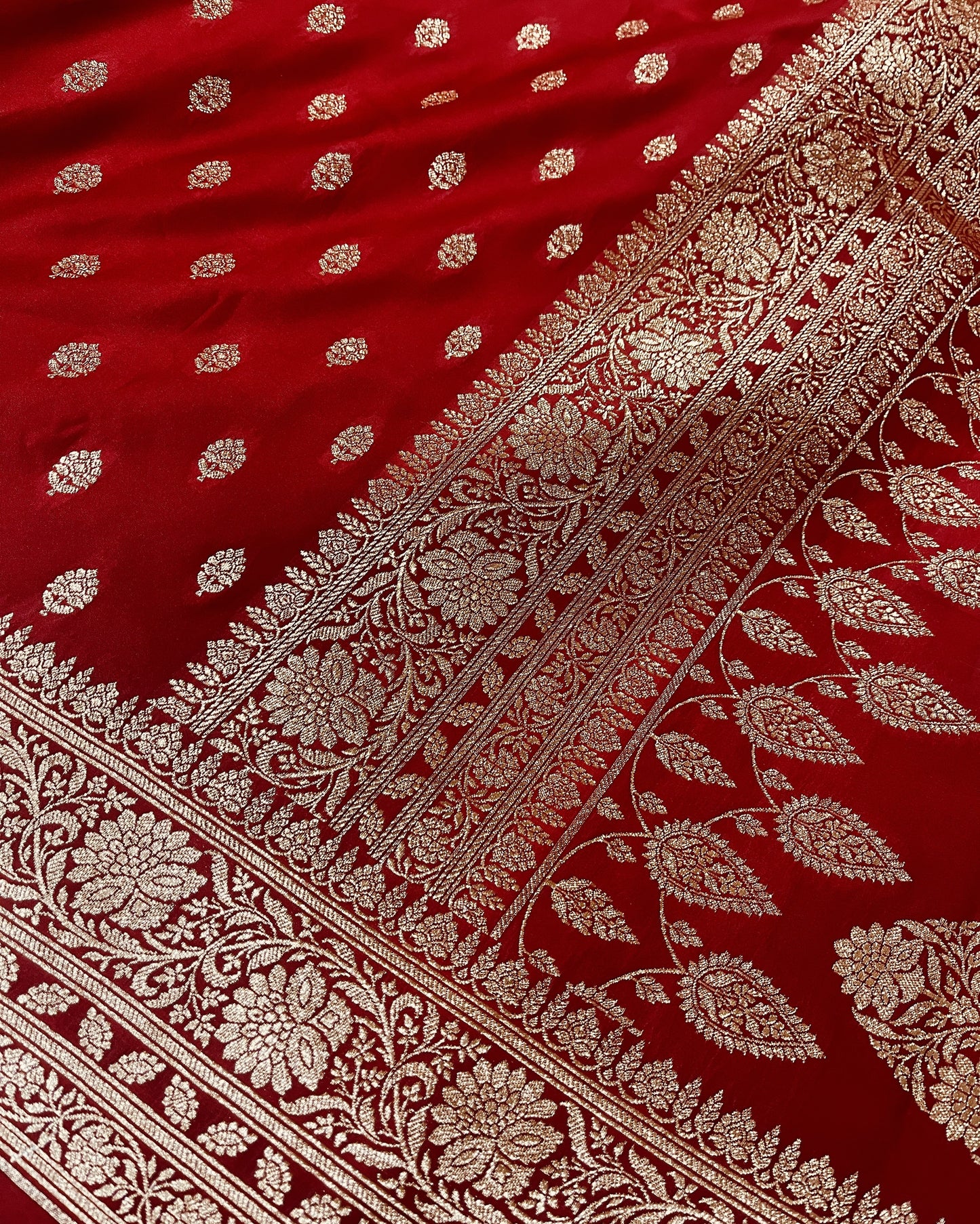 Bride red Mashru Silk Saree Showcases Subtle Booti Weaving – MS12