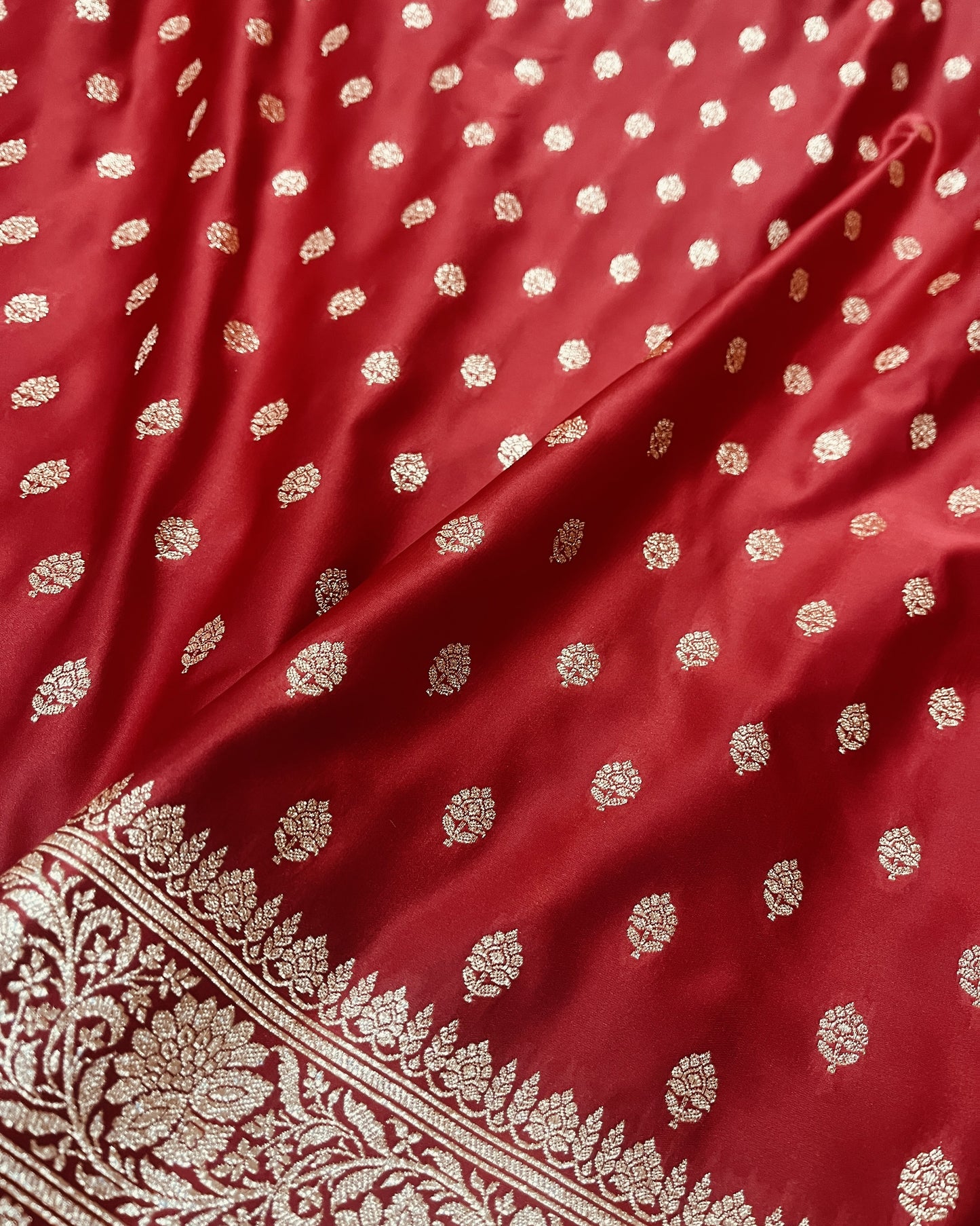 Bride red Mashru Silk Saree Showcases Subtle Booti Weaving – MS12