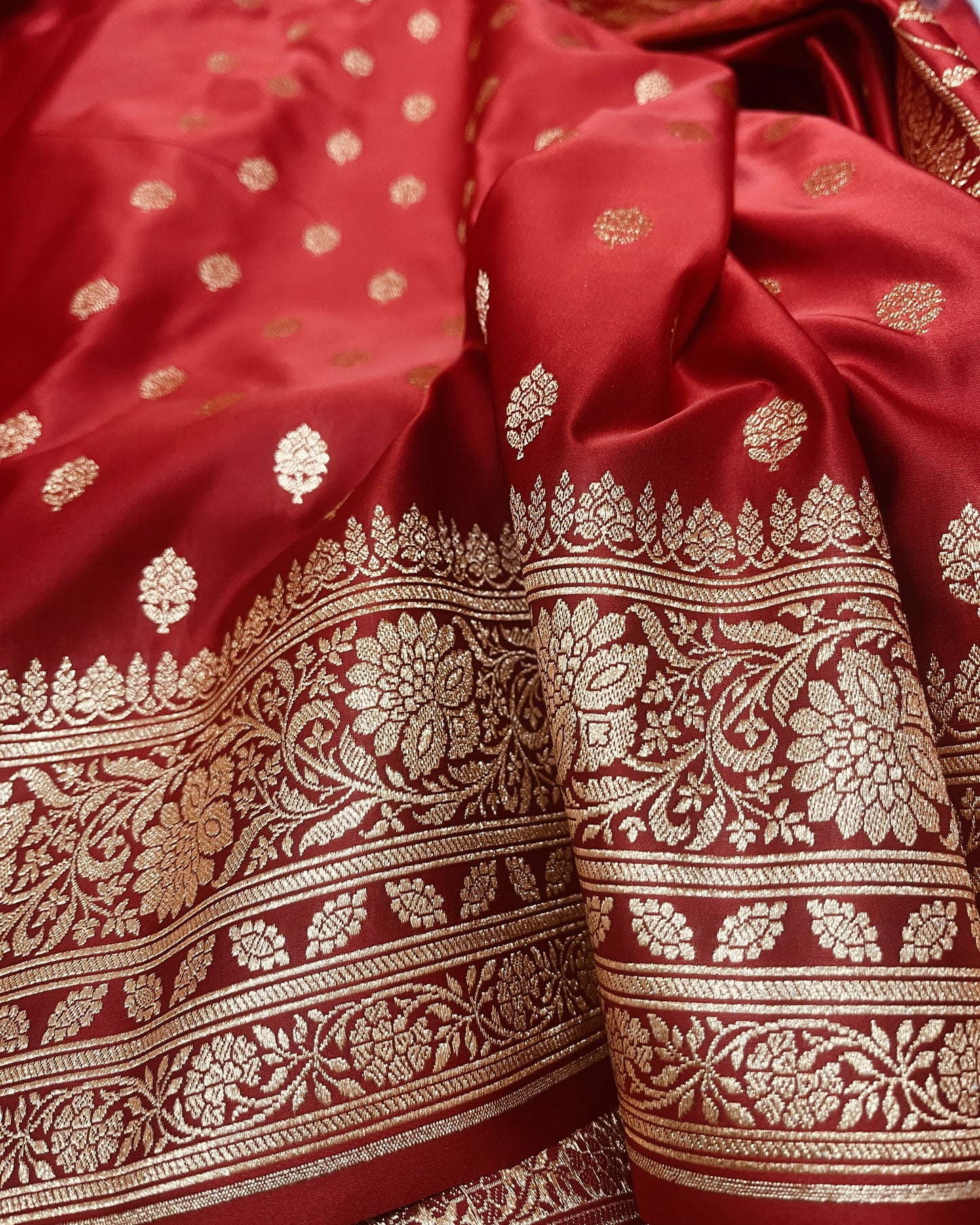 Bride red Mashru Silk Saree Showcases Subtle Booti Weaving – MS12