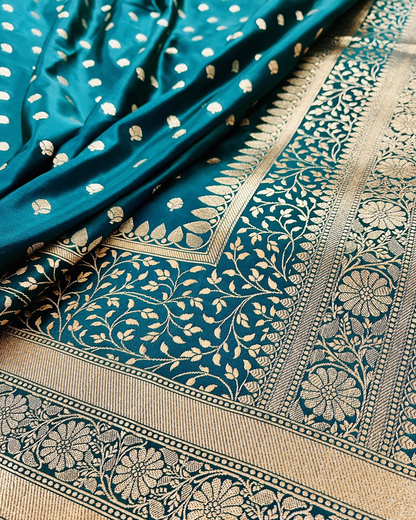 Leaf Green Shade Mashru Silk Saree Showcases Subtle buti Weaving – MS16