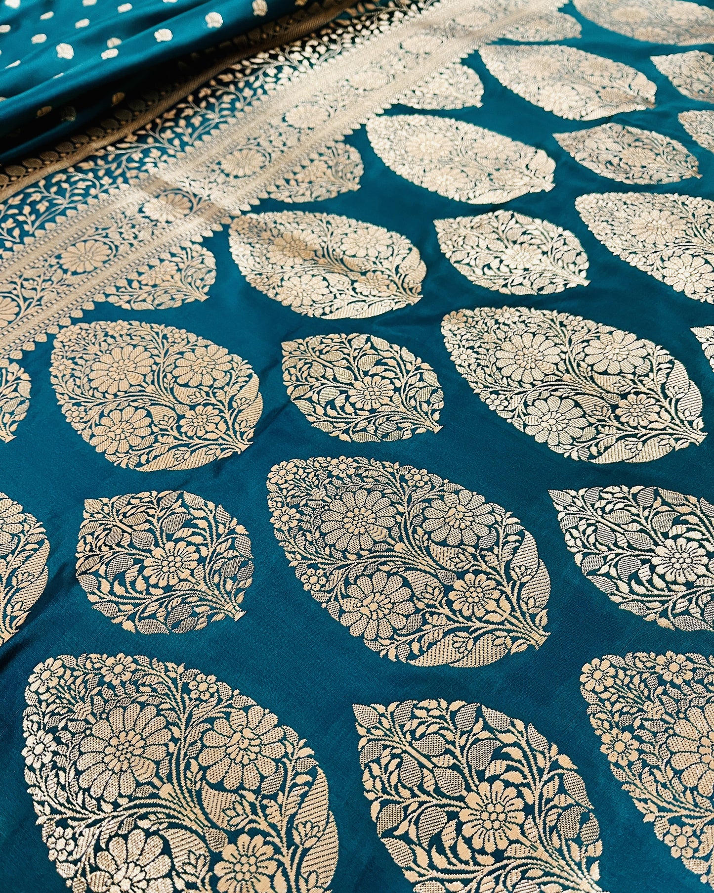 Leaf Green Shade Mashru Silk Saree Showcases Subtle buti Weaving – MS16