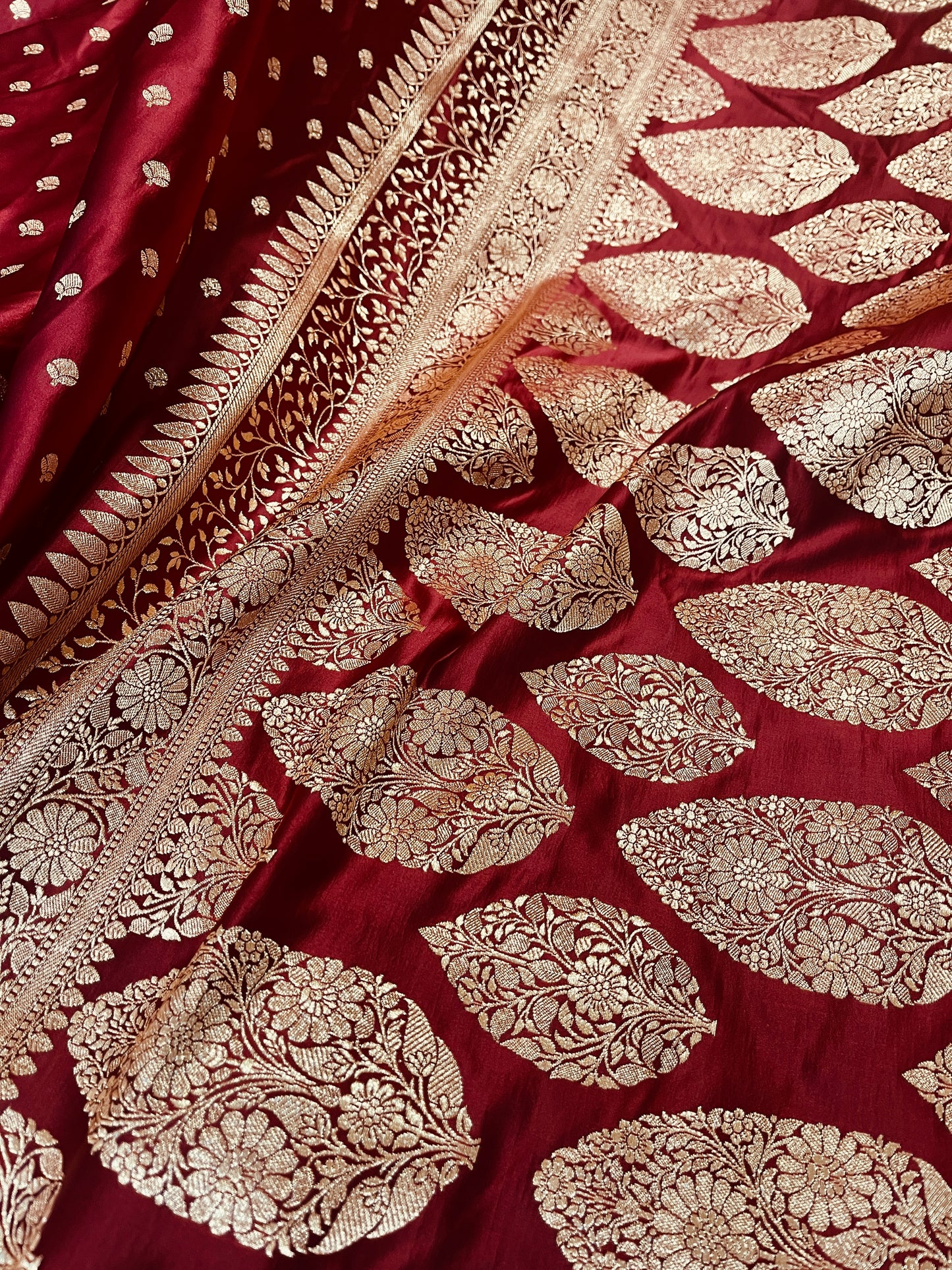 Space Red Shade Mashru Silk Saree Showcases Subtle buti Weaving – MS19