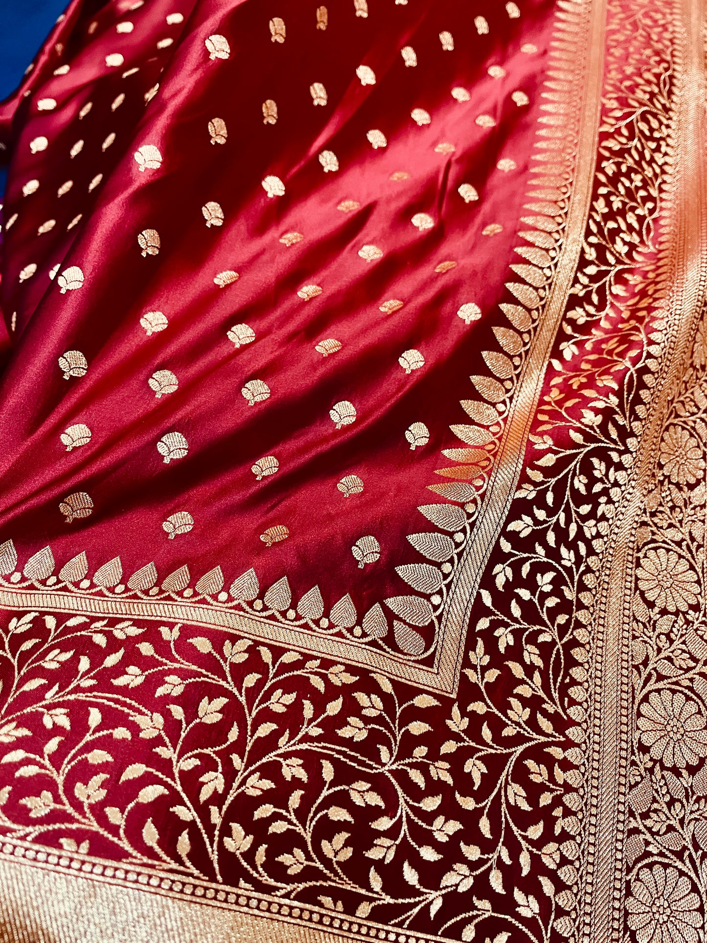 Space Red Shade Mashru Silk Saree Showcases Subtle buti Weaving – MS19