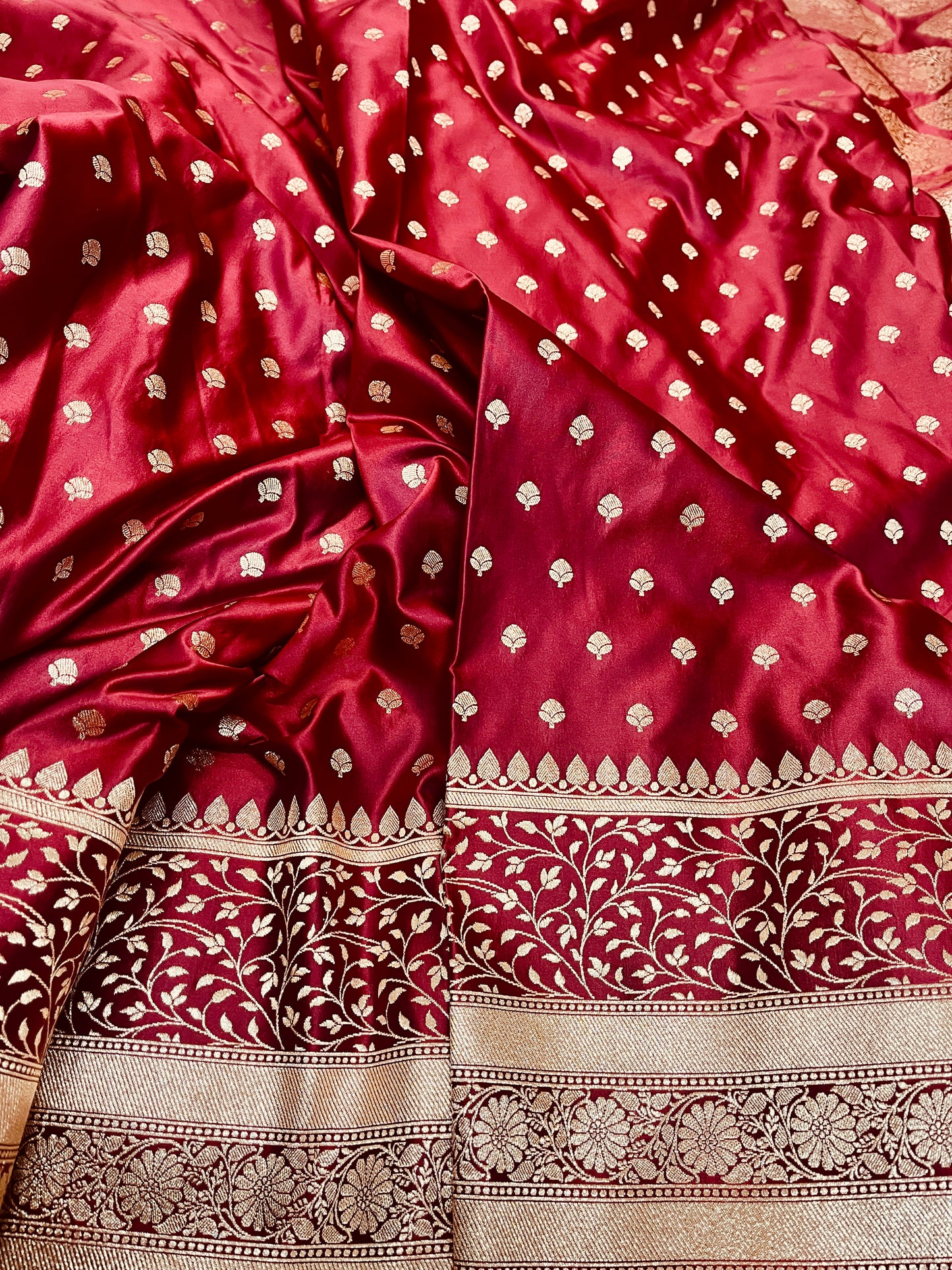 Space Red Shade Mashru Silk Saree Showcases Subtle buti Weaving – MS19