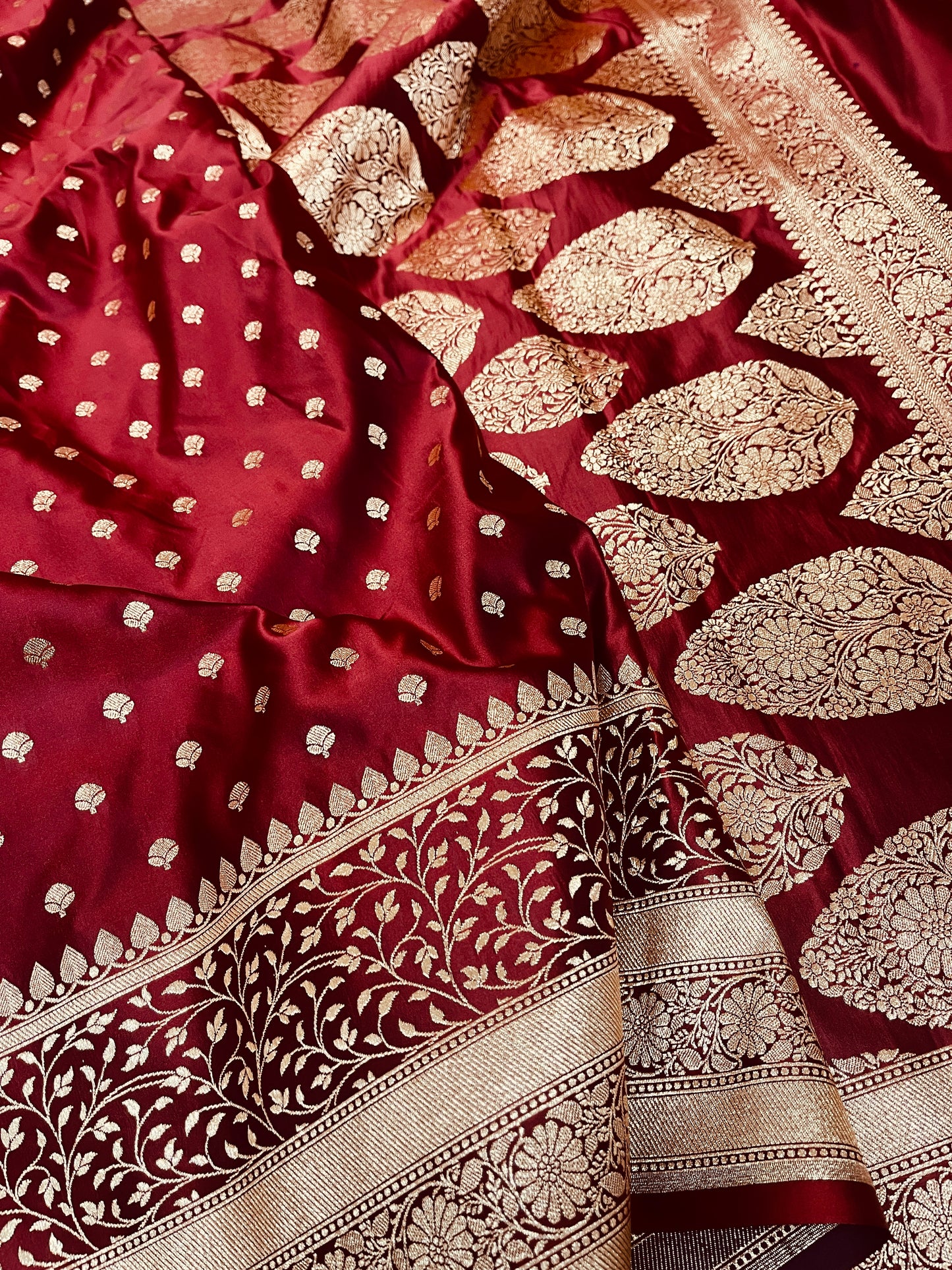 Space Red Shade Mashru Silk Saree Showcases Subtle buti Weaving – MS19