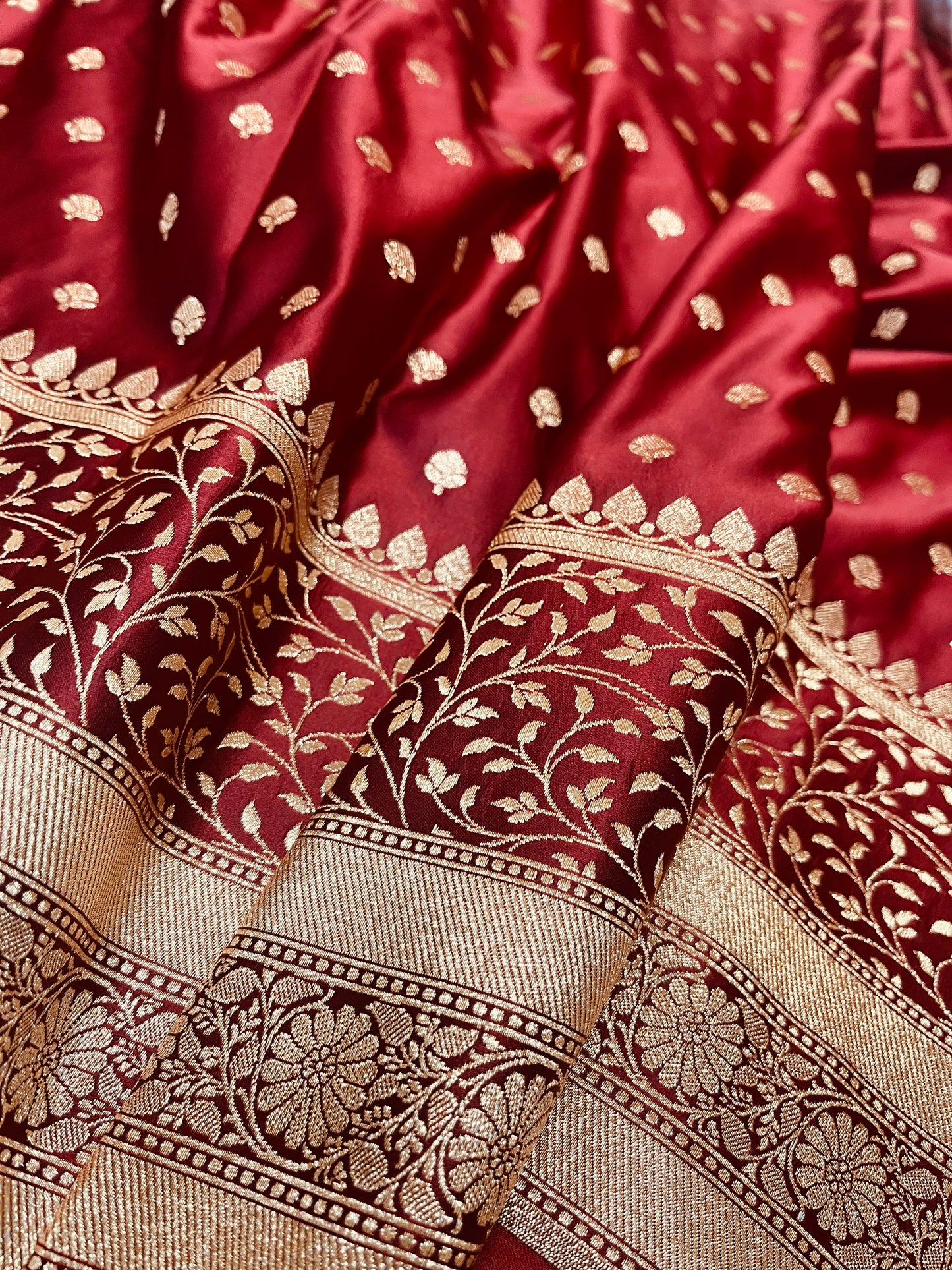 Space Red Shade Mashru Silk Saree Showcases Subtle buti Weaving – MS19
