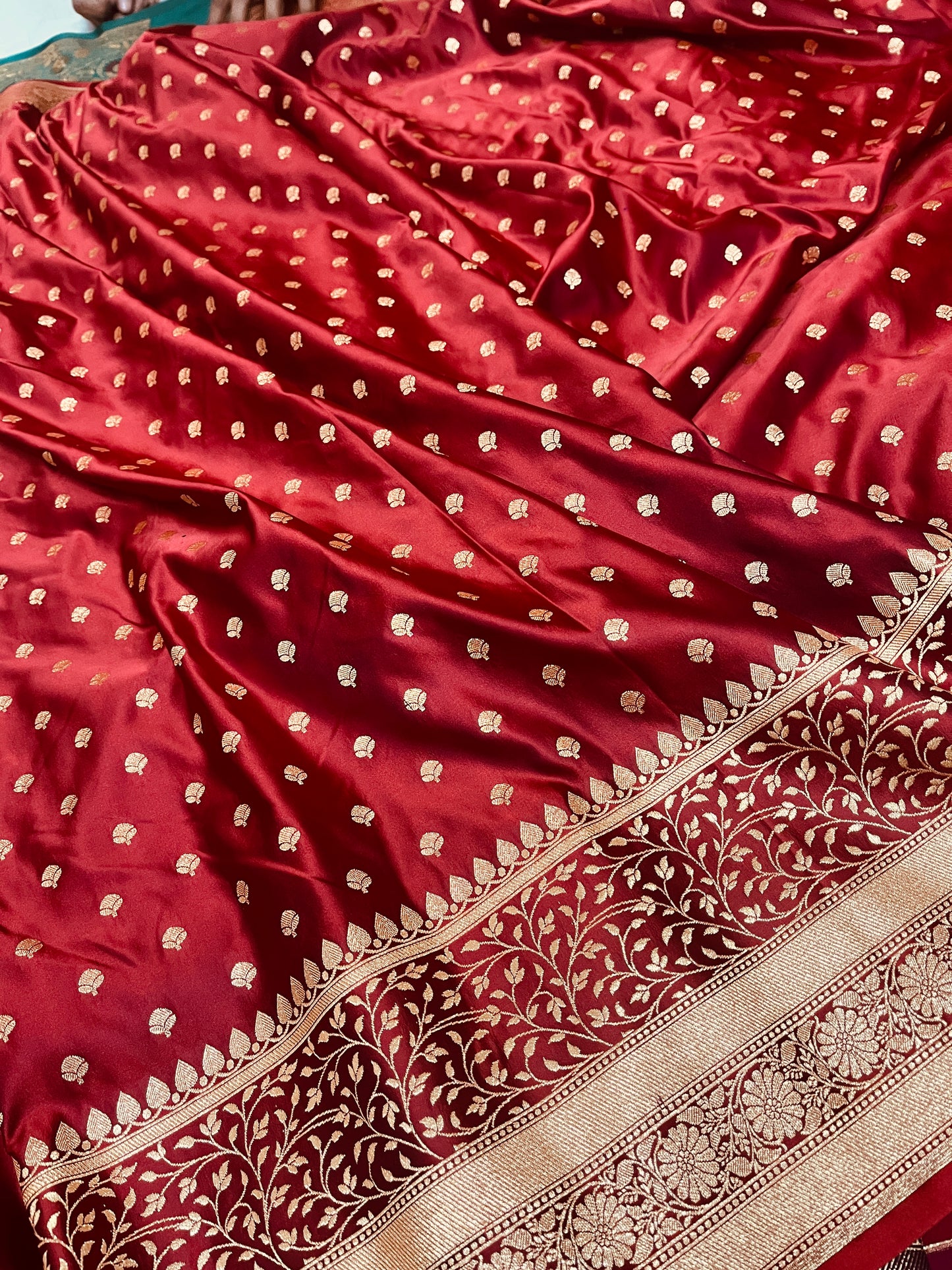 Space Red Shade Mashru Silk Saree Showcases Subtle buti Weaving – MS19