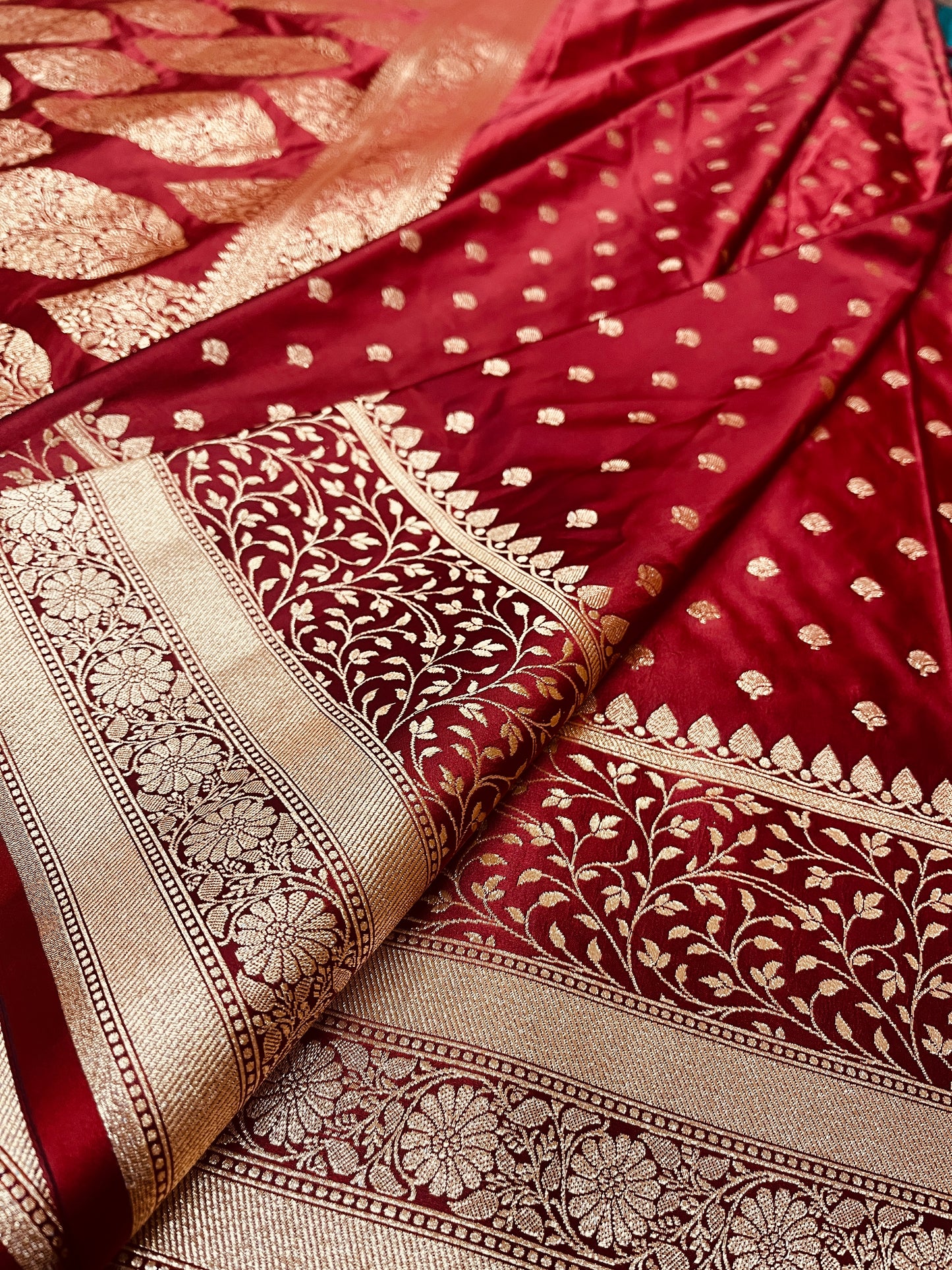 Space Red Shade Mashru Silk Saree Showcases Subtle buti Weaving – MS19