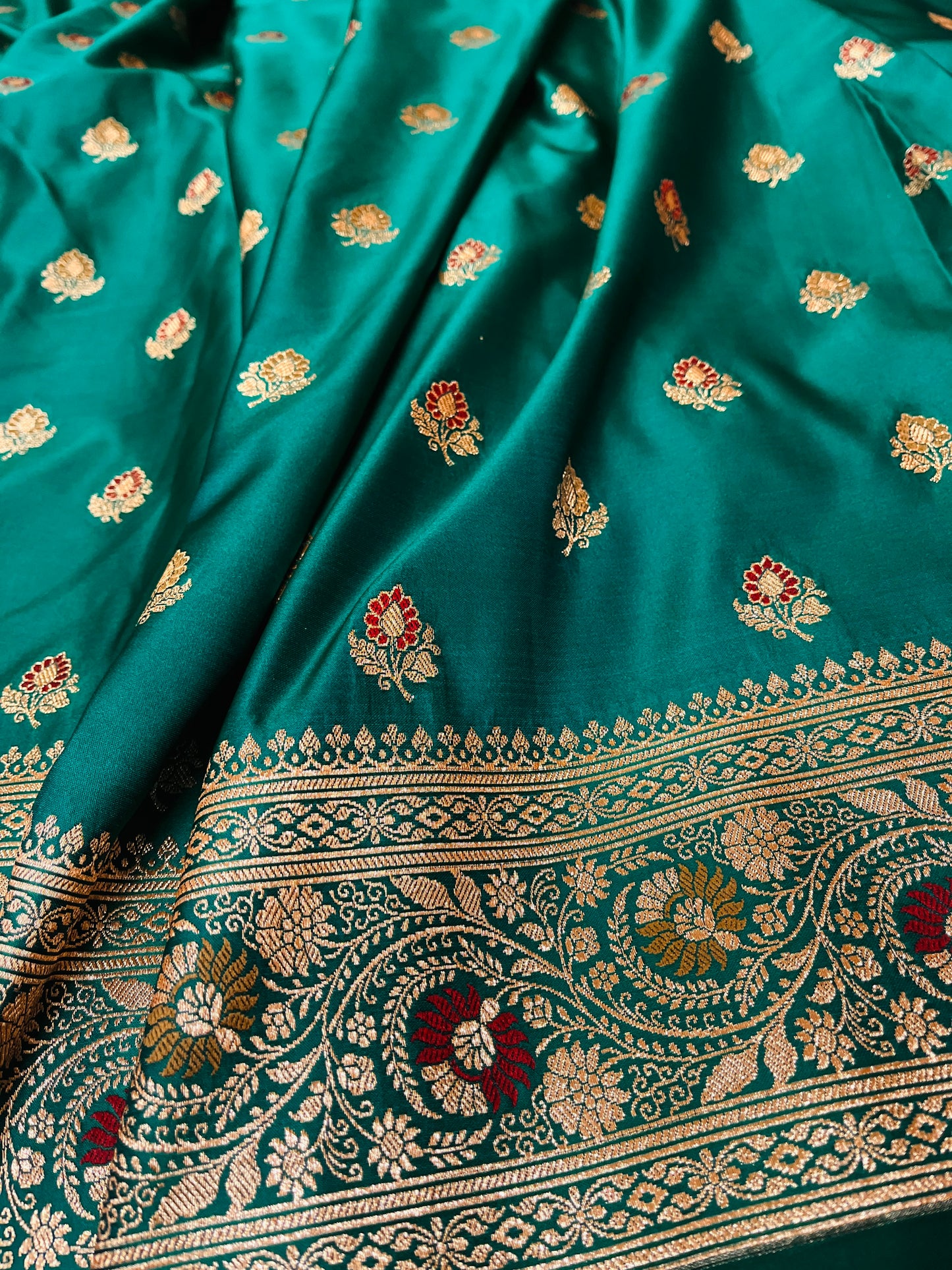 Sea Green Dual Shade Mashru Silk Saree Minakari Showcases Subtle buti & Pallu Weaving – MSM01