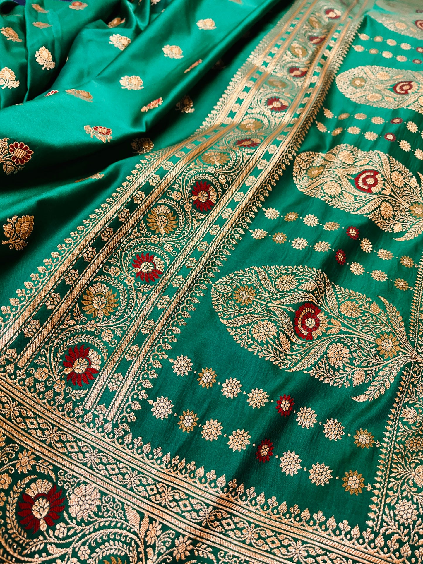 Sea Green Dual Shade Mashru Silk Saree Minakari Showcases Subtle buti & Pallu Weaving – MSM01